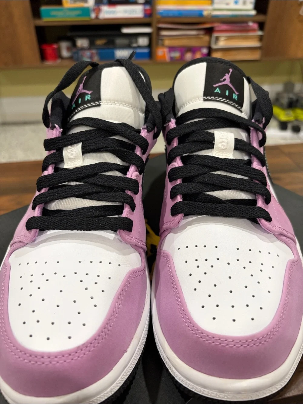 Air Jordan 1 Low SE Violet Shock Sz 9.5 Men’s